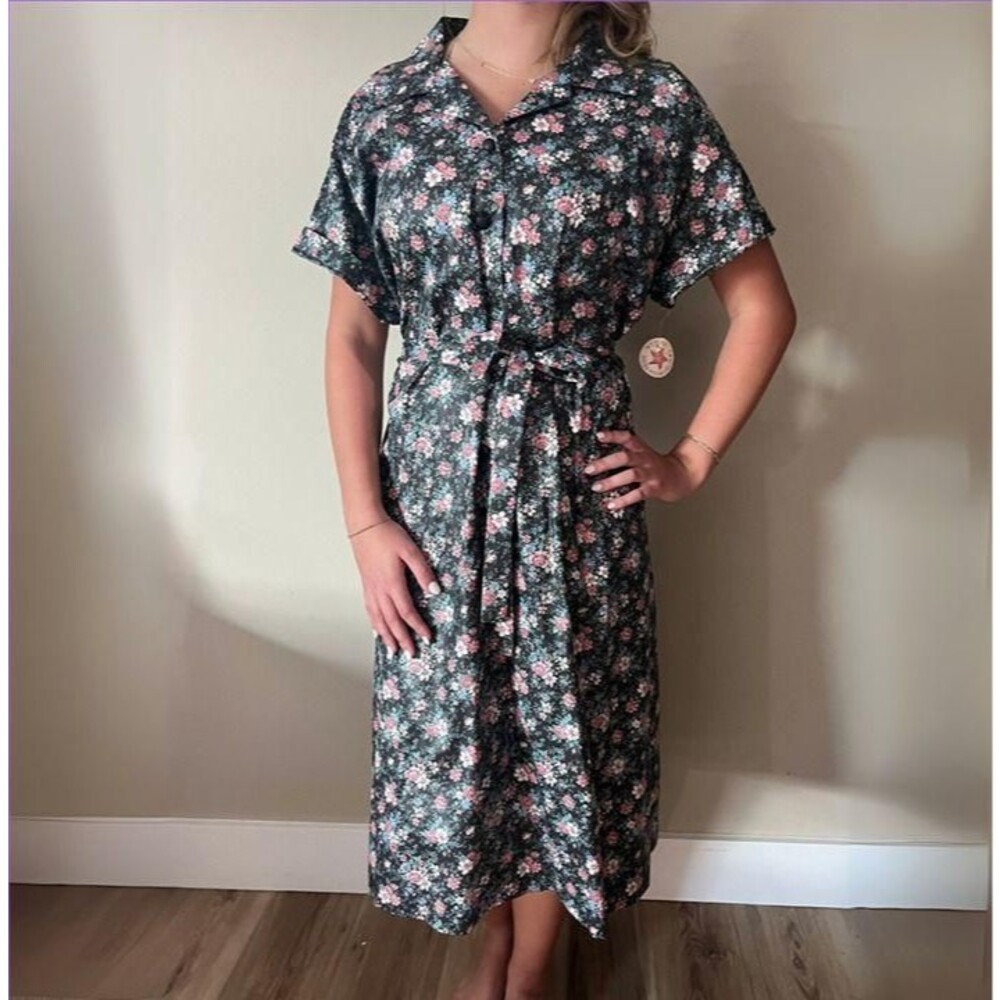1960s Deadstock Vintage Plus Size Sweet Floral Romantic House Shirt Dress 30.5